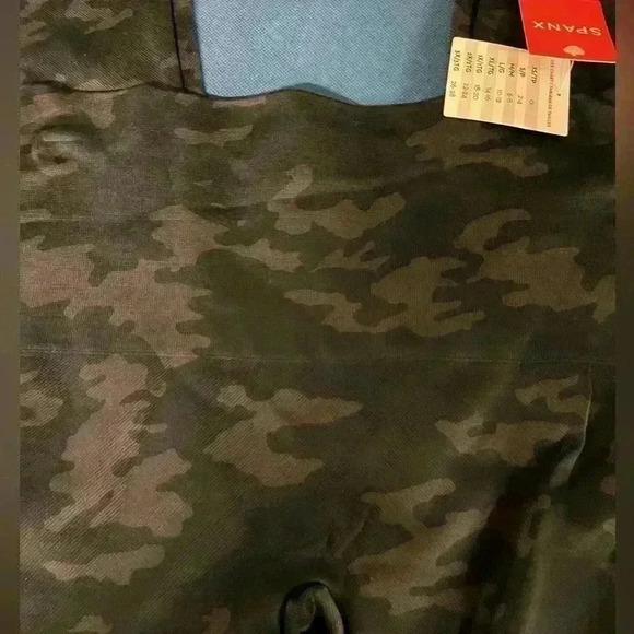 Camo Spanx look at me leggings NWT new size medium - Picture 5 of 6